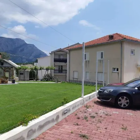 Divlji Cvit Apartman Omis